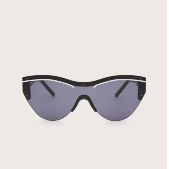 Accessories - Large Cat Eye Striped Sleek Black & White Sunglass